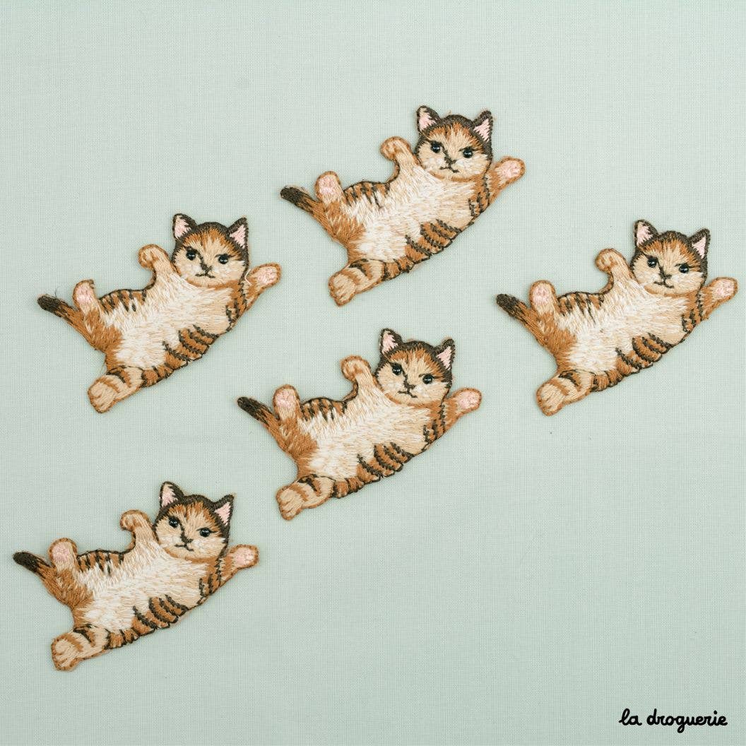 LA DROGUERIE-Cuddly Cat Iron-On Patch-patches + pins-gather here online