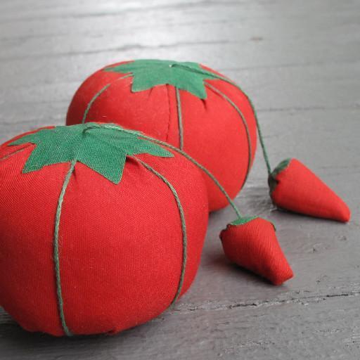 Dritz - Tomato Pin Cushion - Default - gatherhereonline.sbs