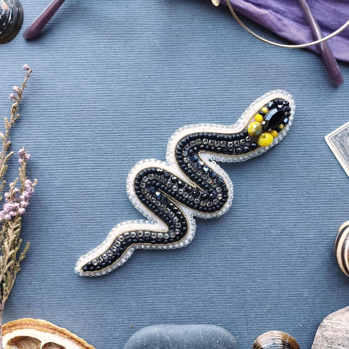 CraftShopOnline-Bead Embroidery Kit: Grass Snake Brooch DIY Craft Set-craft kit-gather here online
