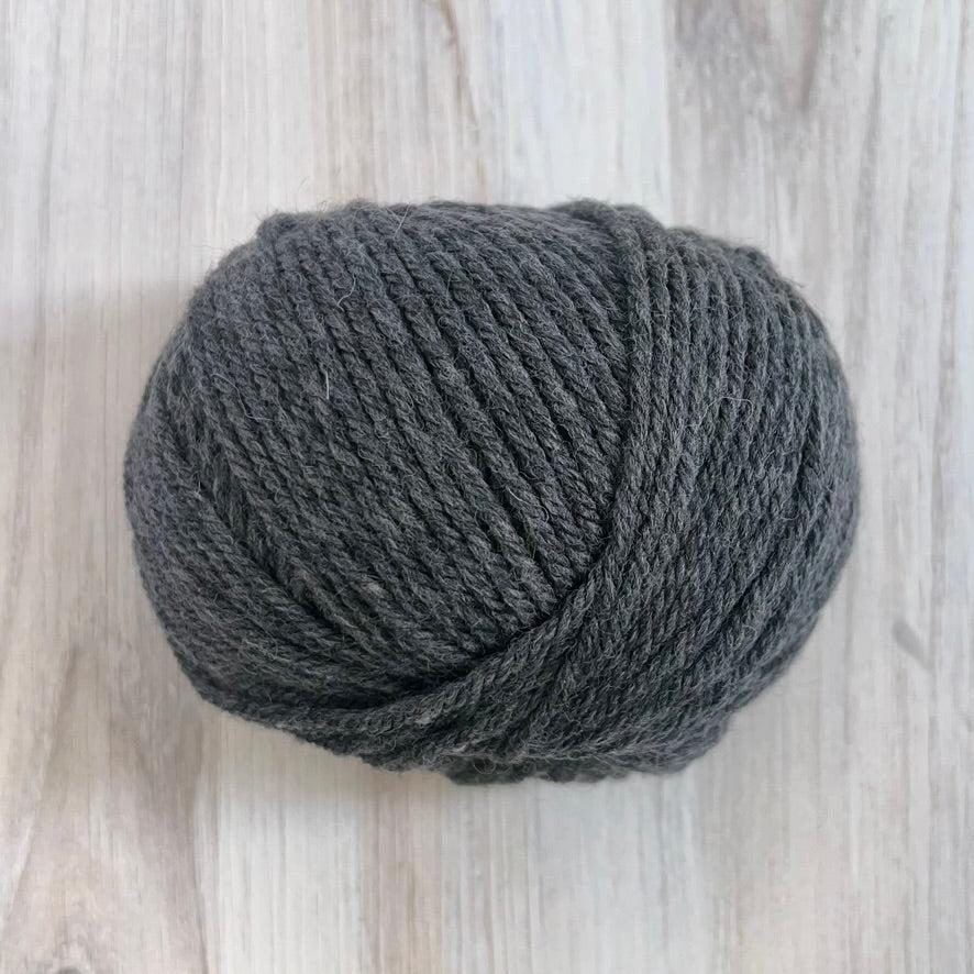 Universal Yarn-Deluxe Bulky Superwash-yarn-945 Charcoal Heather-gather here online