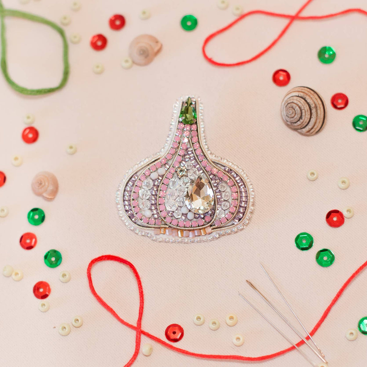 CraftShopOnline-Bead Embroidery Brooch Kit: Garlic DIY Craft Beading-craft kit-gather here online