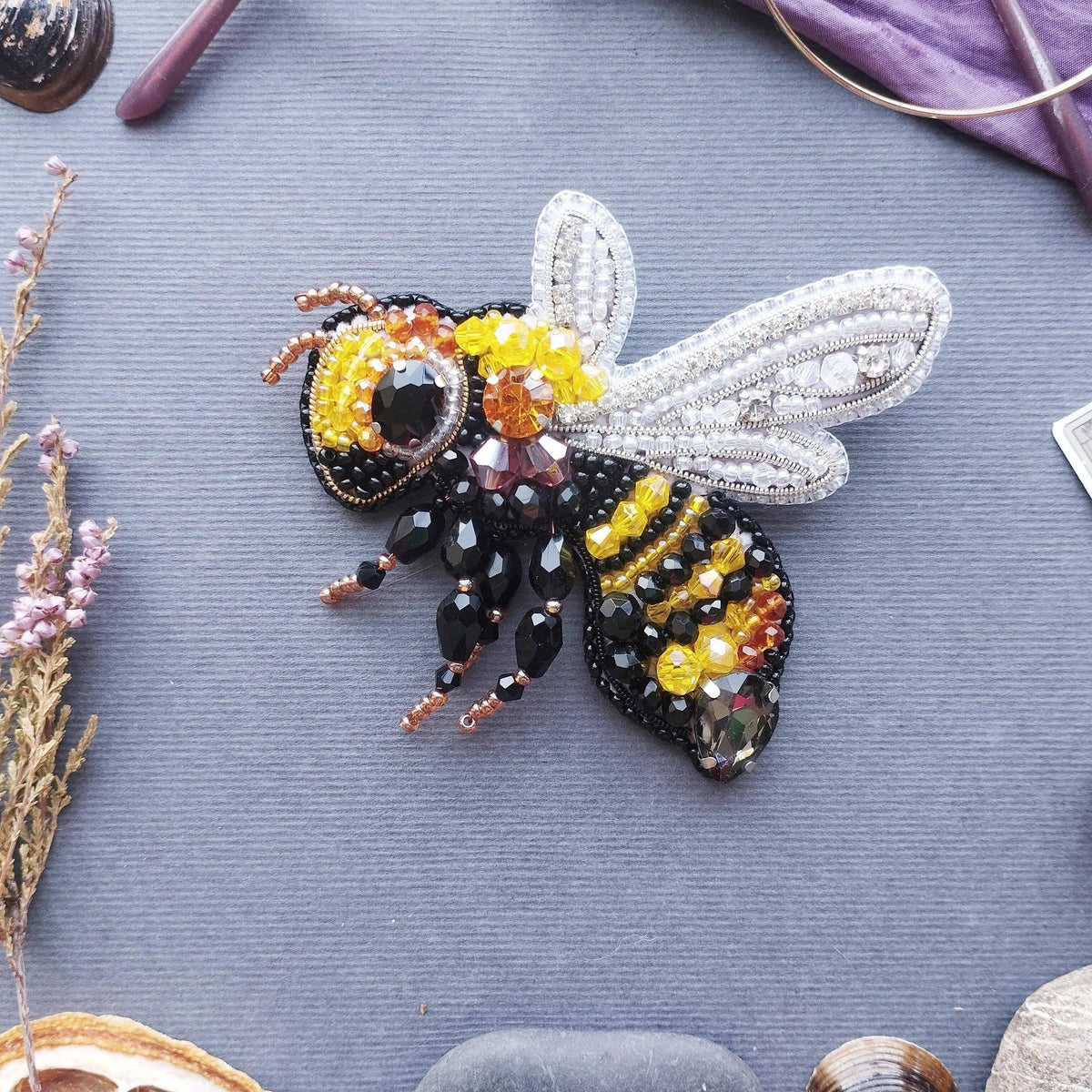 CraftShopOnline-Bee Bead Embroidery Kit: DIY Brooch/Pendant Craft-craft kit-gather here online