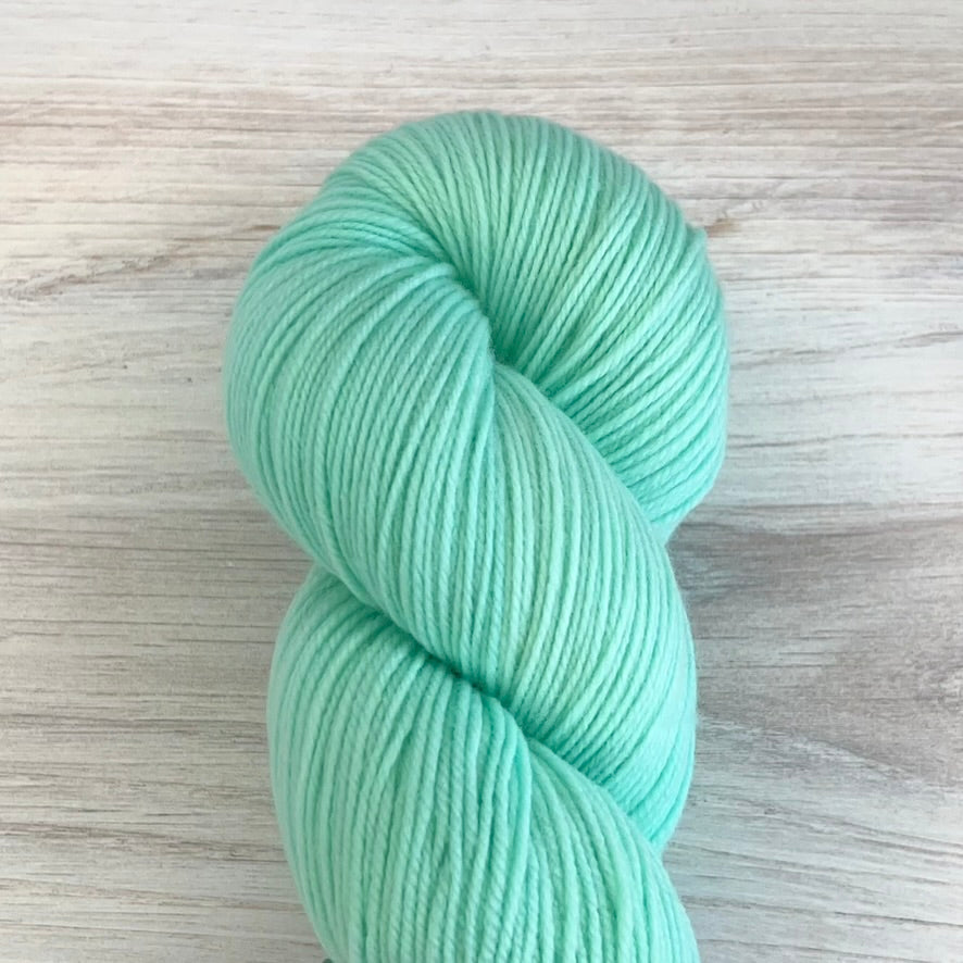 Fiber MacGyver-Shaniko Fingering-yarn-Mineral-gather here online