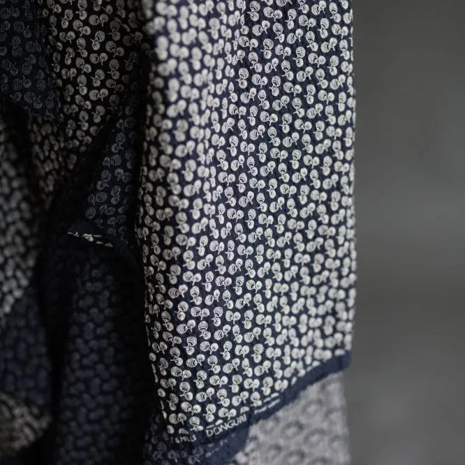 Merchant & Mills-Donguri Organic Seersucker Navy Nat-fabric-gather here online
