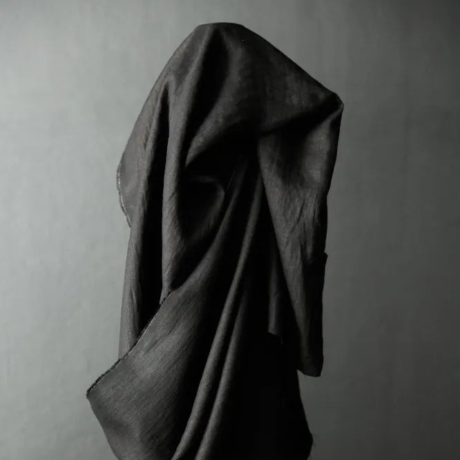 Merchant & Mills-185 Linen Core, Sweeps Scrim Black-fabric-gather here online