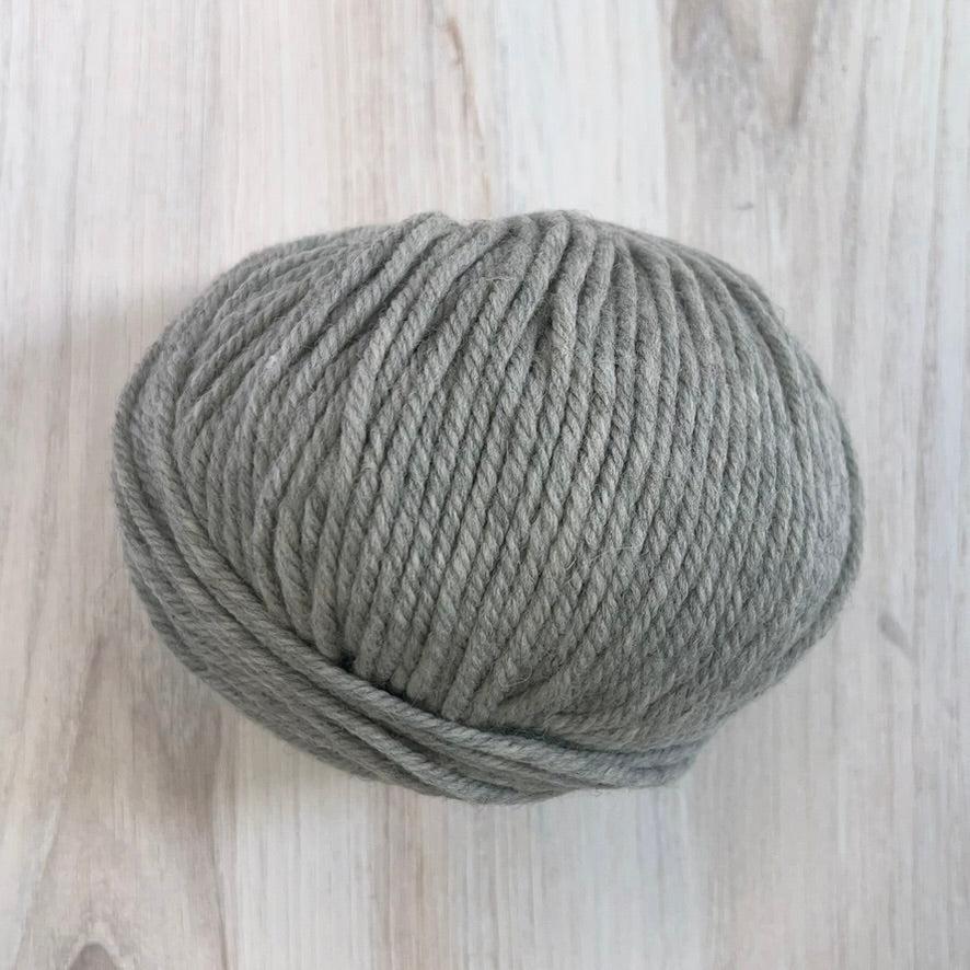 Universal Yarn-Deluxe Bulky Superwash-yarn-944 Smoke Heather-gather here online