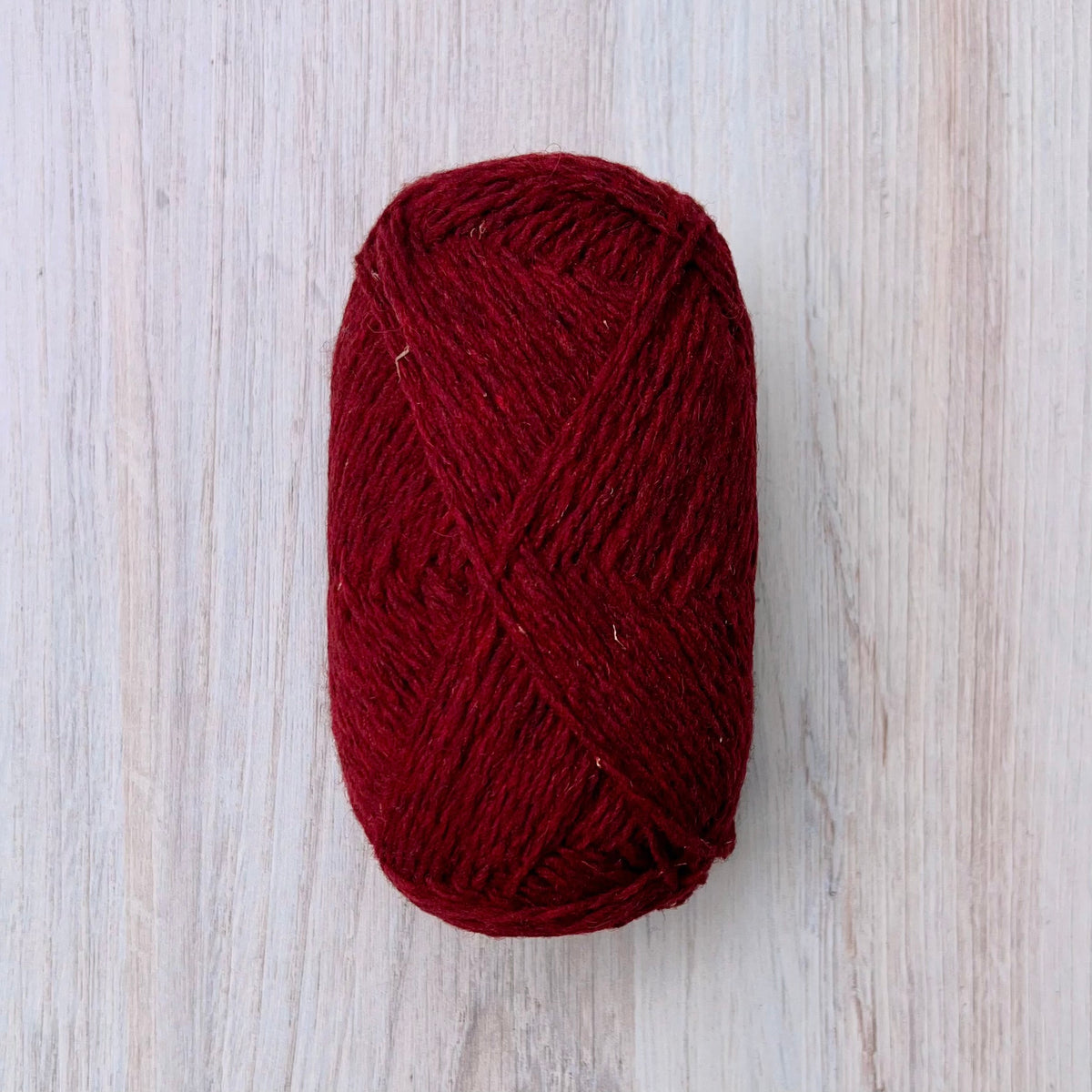 Retrosaria Rosa Pomar-Brusca-yarn-C587 Deep Red-gather here online