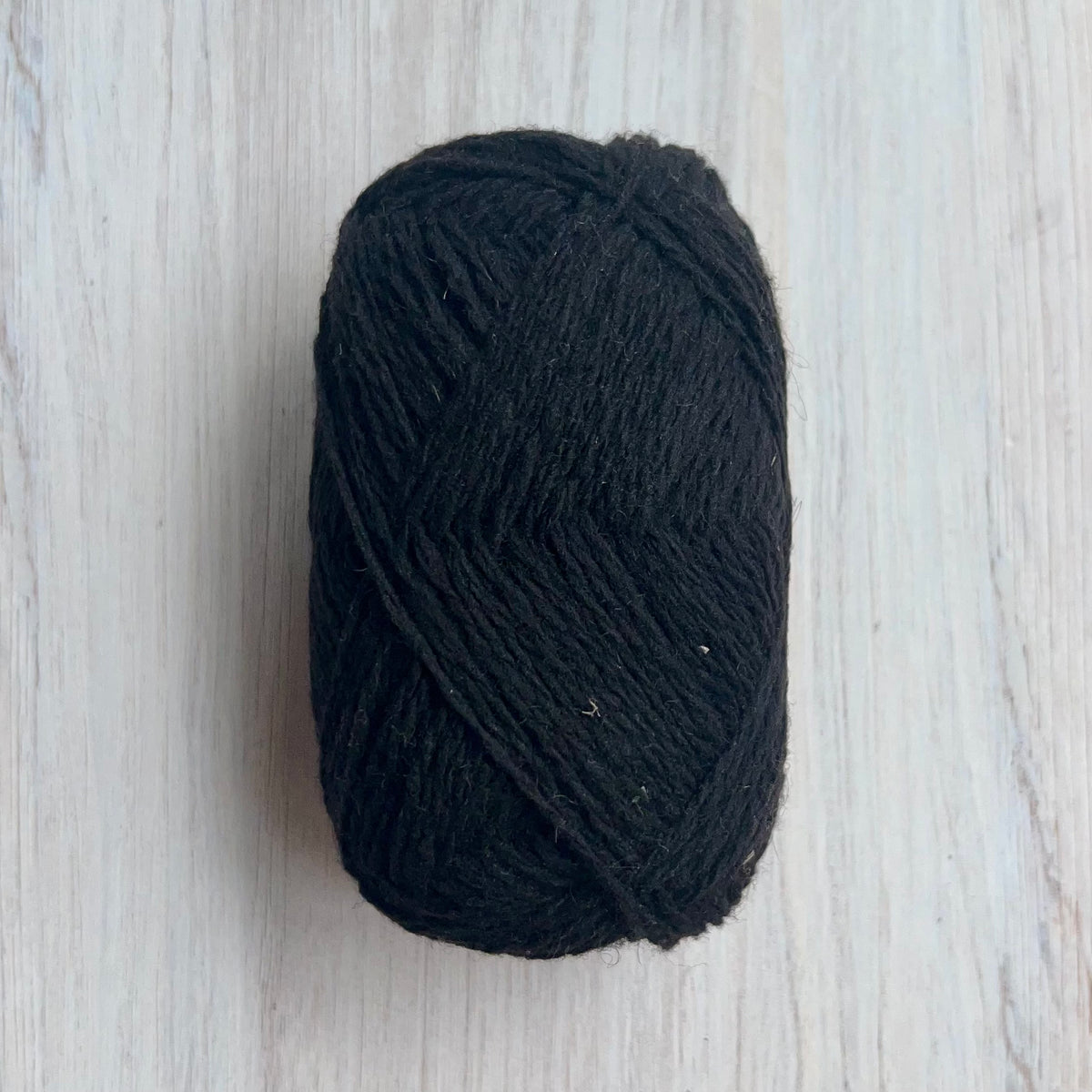 Retrosaria Rosa Pomar-Brusca-yarn-16B Black-gather here online
