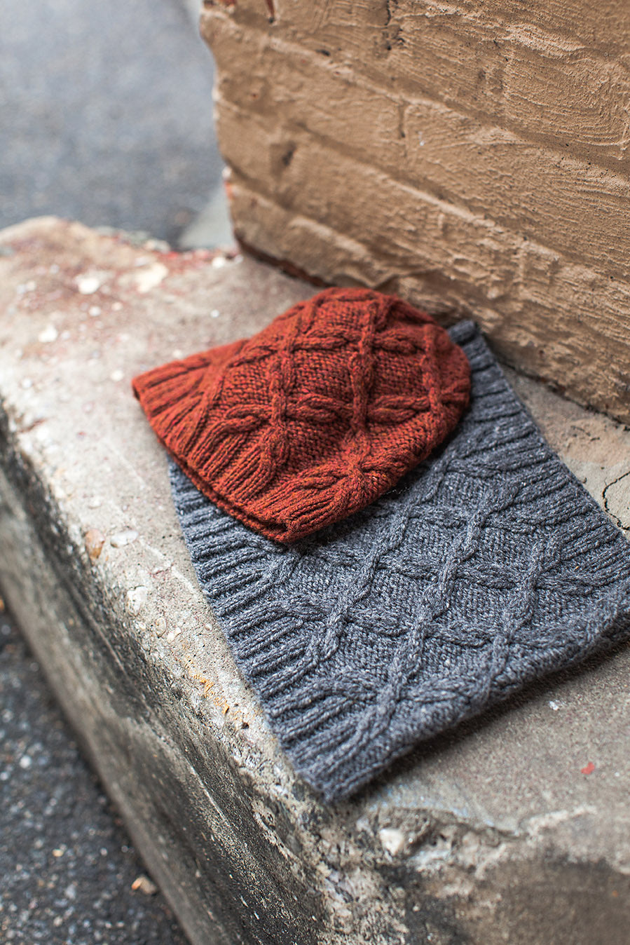 gather here classes-Scrollwork Hat or Cowl Cable Knit-class-gather here online