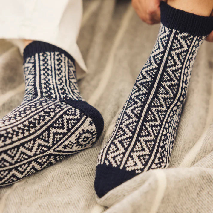amirisu-Sock Knitting Club-book-gather here online