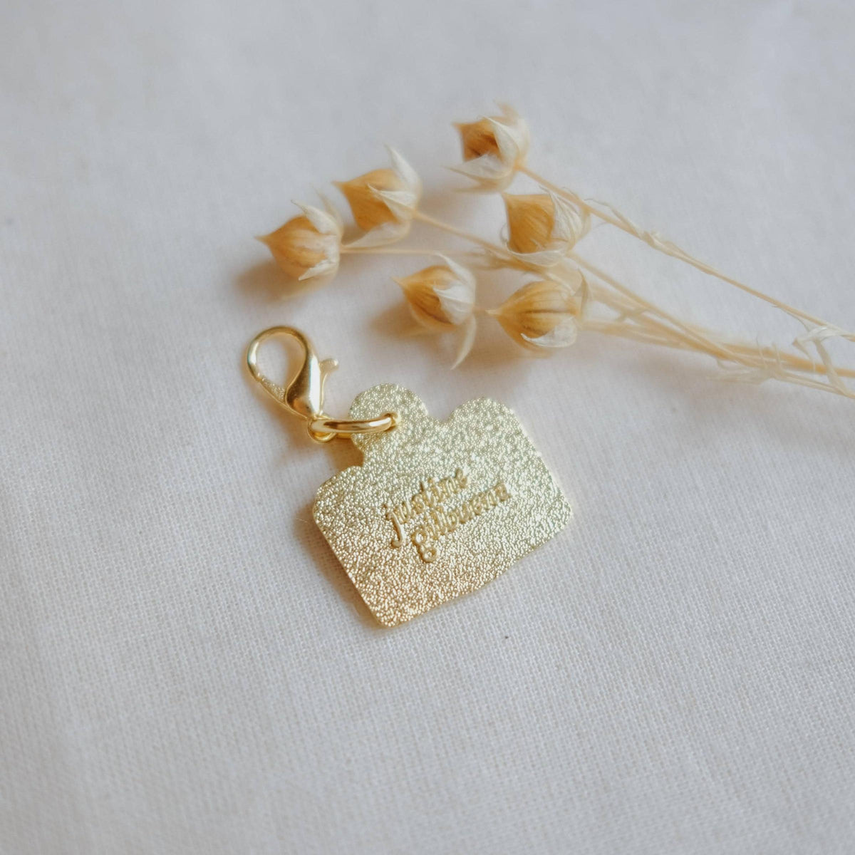 Justine Gilbuena-Camera Stitch Marker-knitting notion-gather here online