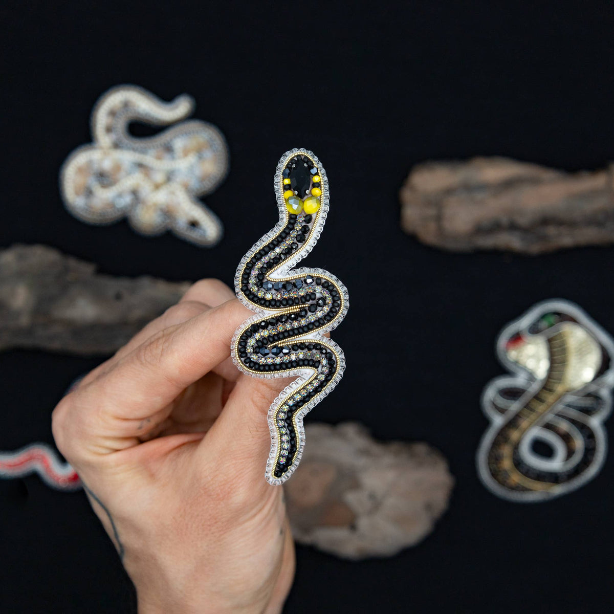 CraftShopOnline-Bead Embroidery Kit: Grass Snake Brooch DIY Craft Set-craft kit-gather here online