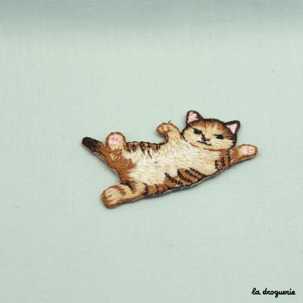 LA DROGUERIE-Cuddly Cat Iron-On Patch-patches + pins-gather here online
