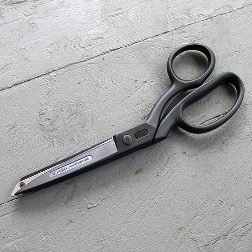 Gingher - 8" Bent Featherweight Dressmaker's Shears - Default - gatherhereonline.sbs