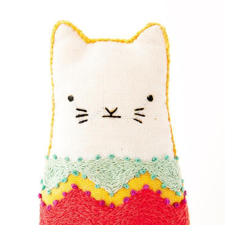 Kiriki Press - Fiesta Cat DIY Embroidery Kit - Default - gatherhereonline.sbs
