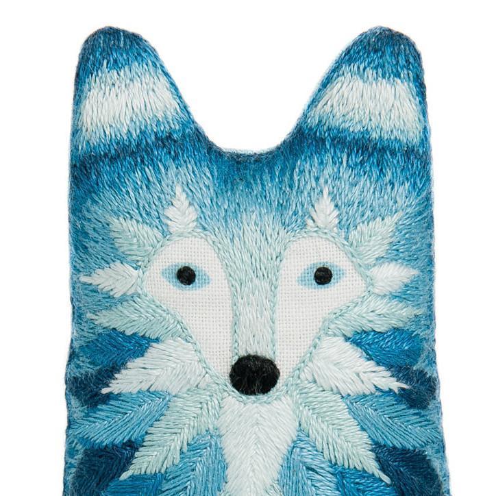 Kiriki Press - Wolf DIY Embroidery Kit - Default - gatherhereonline.sbs
