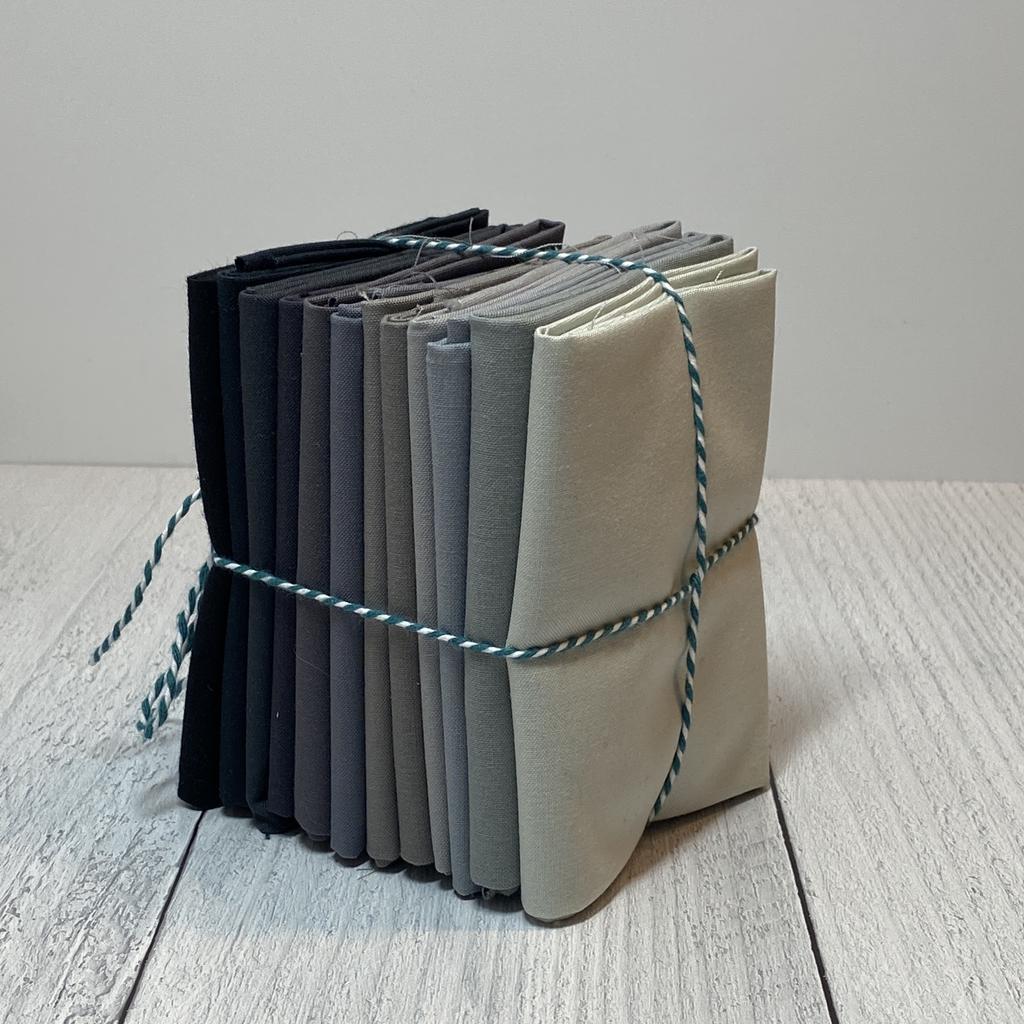 Kona - Fat Quarter Bundle of Kona Solids (12 Pieces) - black grey ombre - gatherhereonline.sbs