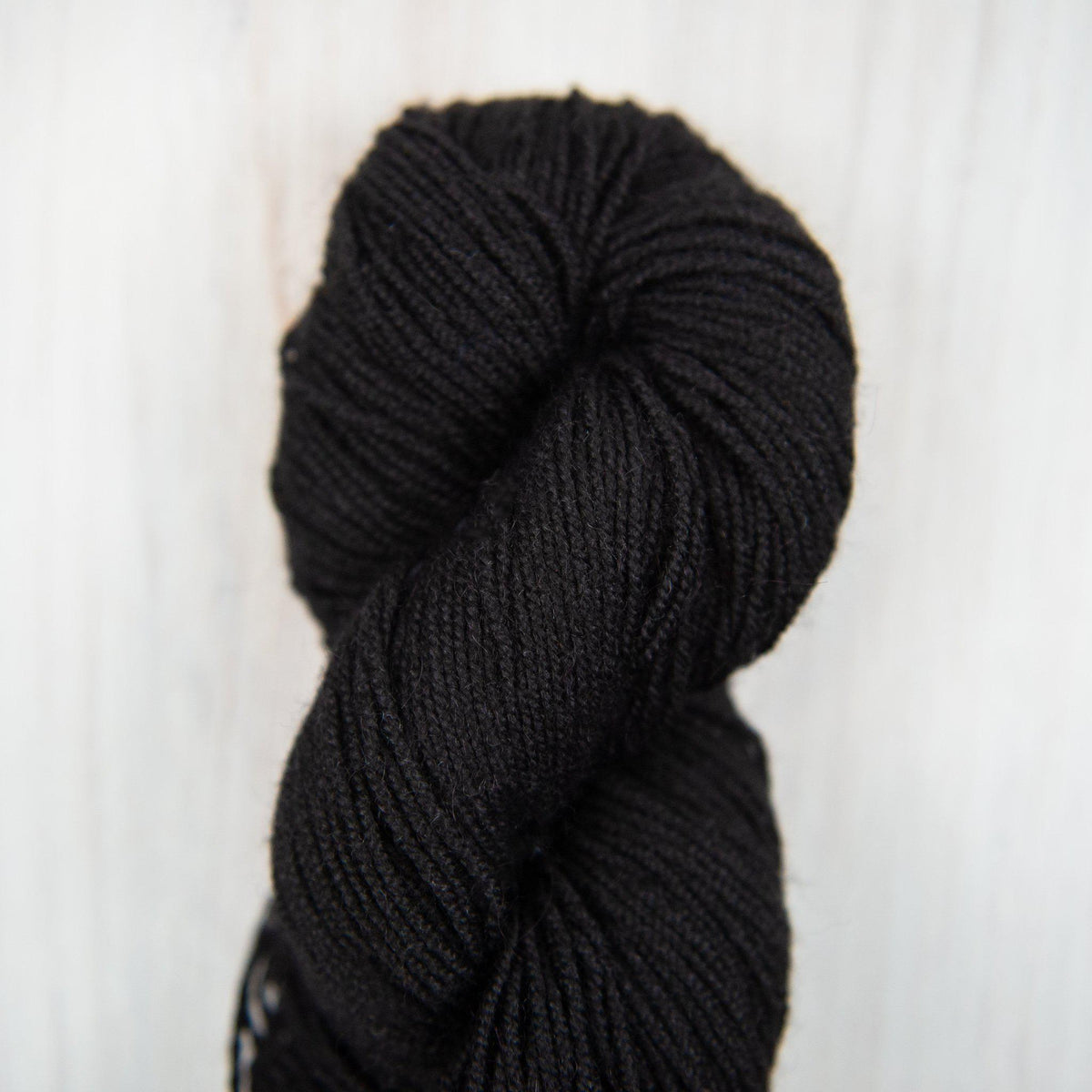 Malabrigo - Dos Tierras - 195 Black - gatherhereonline.sbs